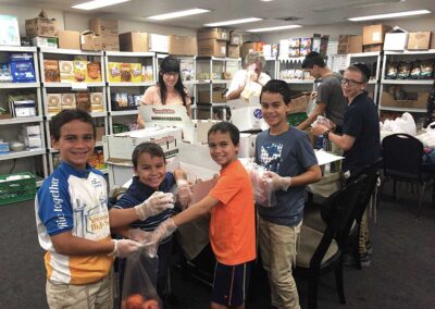 Arizona Children volunteering at the Arizona Kosher Pantry